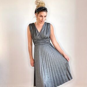 Willow Glenn Metallic Silver Grey Pleated Dress Size 10
